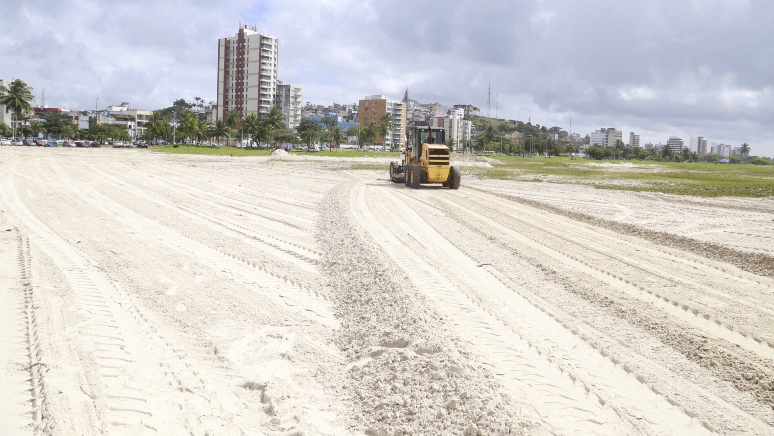 Evento acontece na praia da avenida Soares Lopes - Secom (1)